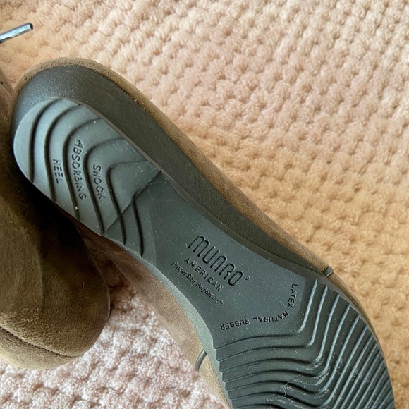 Munro Brown suede booties - Picture 4 of 6